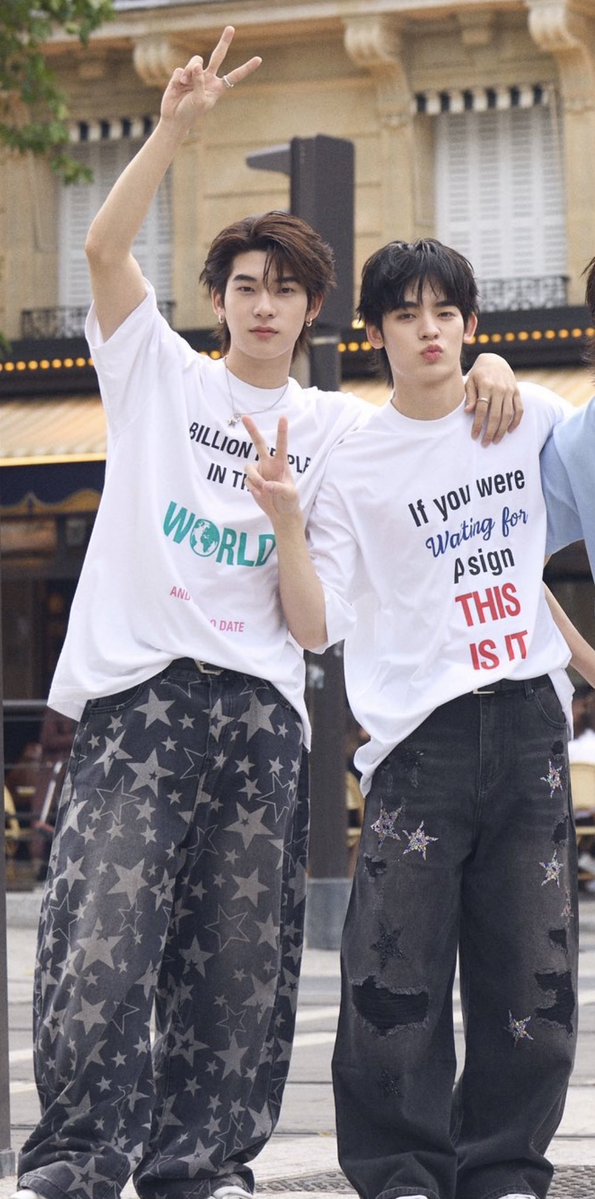 DEXXStation's tweet photo. วันนี้น่ารักสดใสกันทุกคนเลยย ปารีสบอยของพี่ๆvavaกับพี่ๆthe x 💙💜

TEETEEPOR FAN PARTY D2

#MagicPartyD2TMKTTP https://t.co/8wHEMwH3or