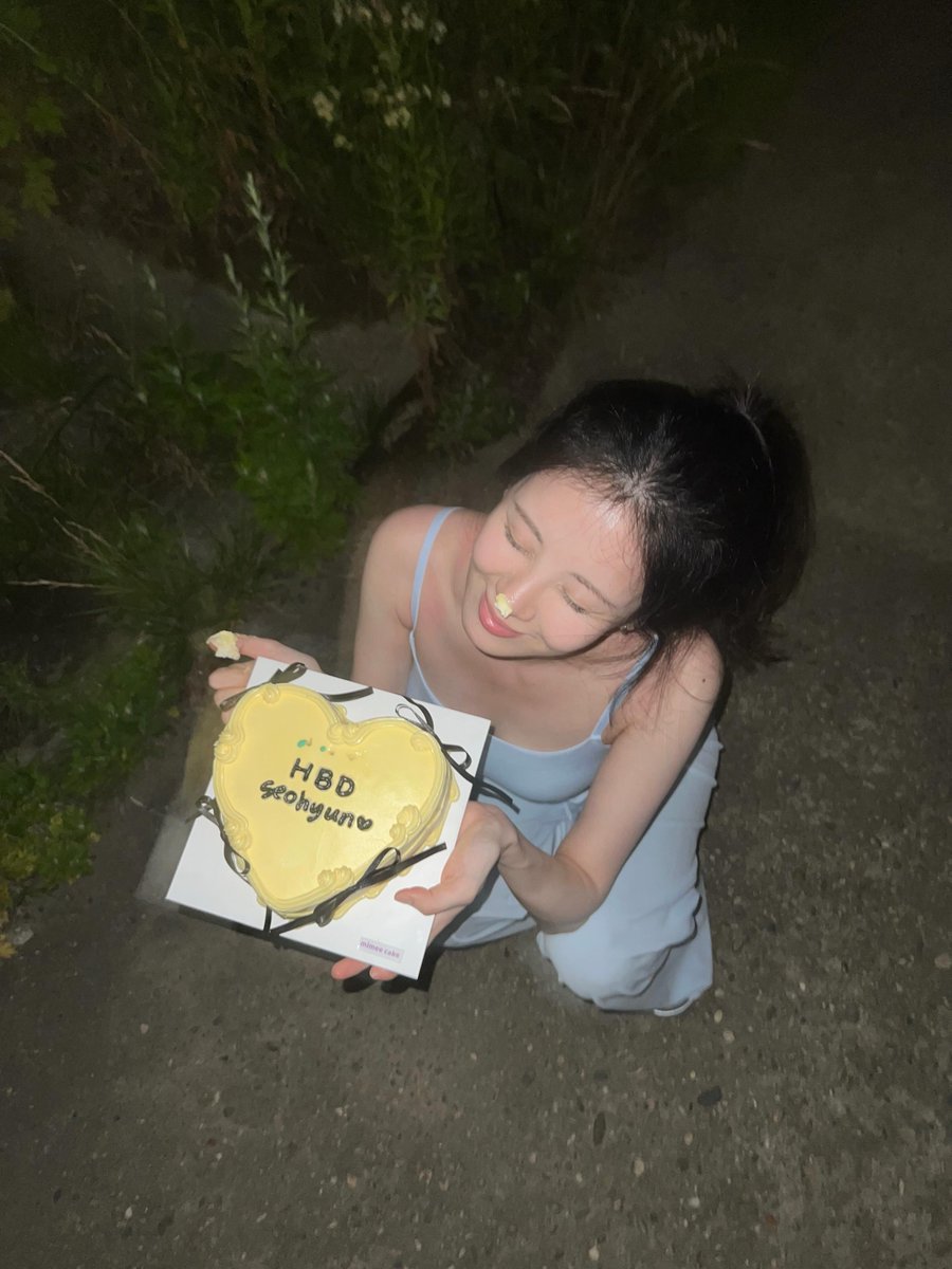 gk_chapter2's tweet photo. ソヒョンさんお誕生日おめでとうございます🎉✨️
なんでもこなせる天才マンネさんですがお姉ちゃんたちといる時はちゃんと妹なソヒョンさん大好きです🥹🫶

今年も1年ずっと笑顔で幸せでありますように🍀 https://t.co/EM6rWEfBhV