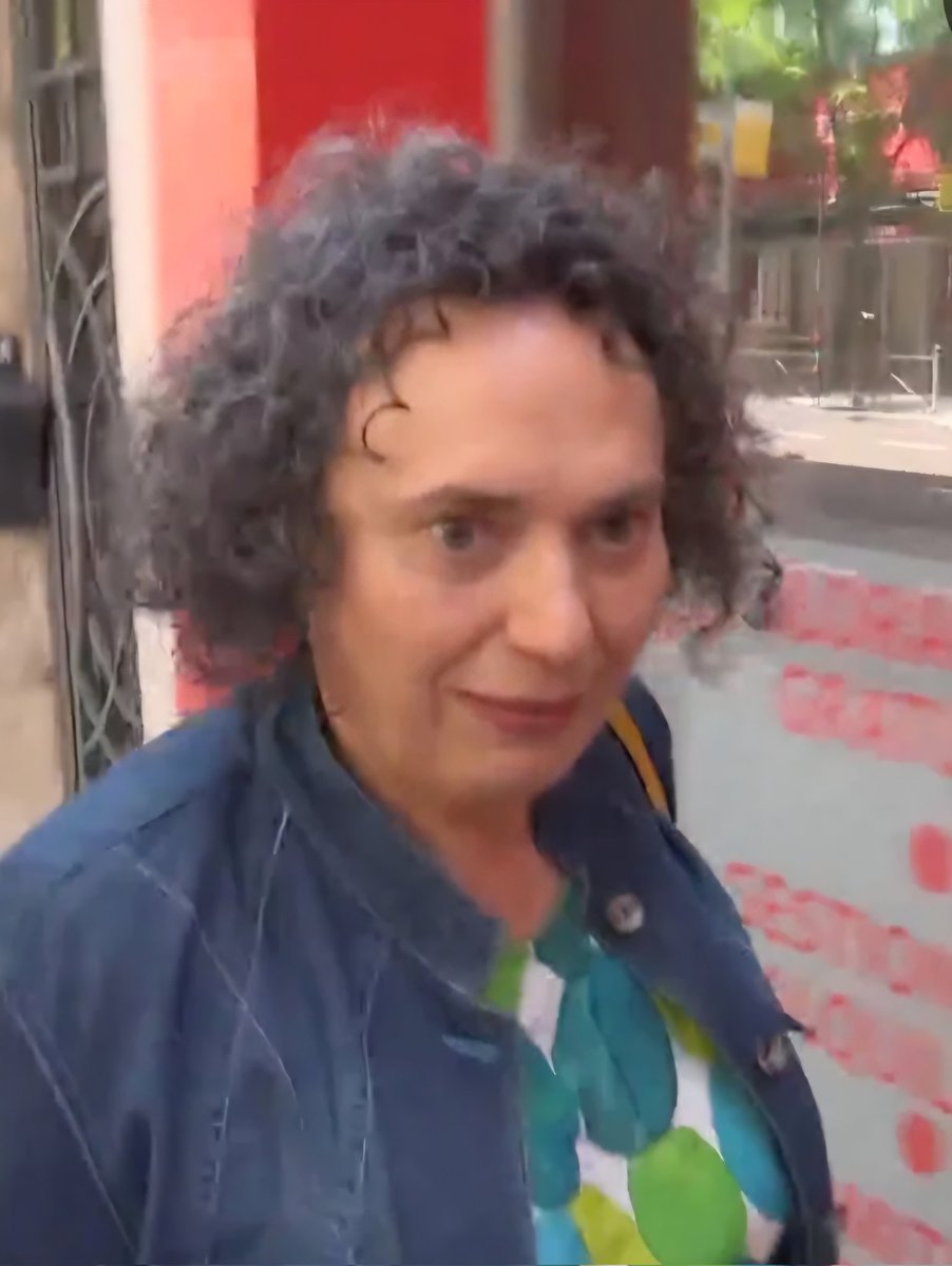 Jhoncrack_4's tweet photo. La "Gertru" esa con cara de Ofelia de Mortadelo, 26 años siendo la esclava, la chacha, la testaferro y la puta de los recados.
Esto es España: expresidentes imputados por Mafia de tercera, secretarias de pueblo e hijas convertidas en capos y millones de subnormales votando PSOE. https://t.co/8ACGgVQq2Y