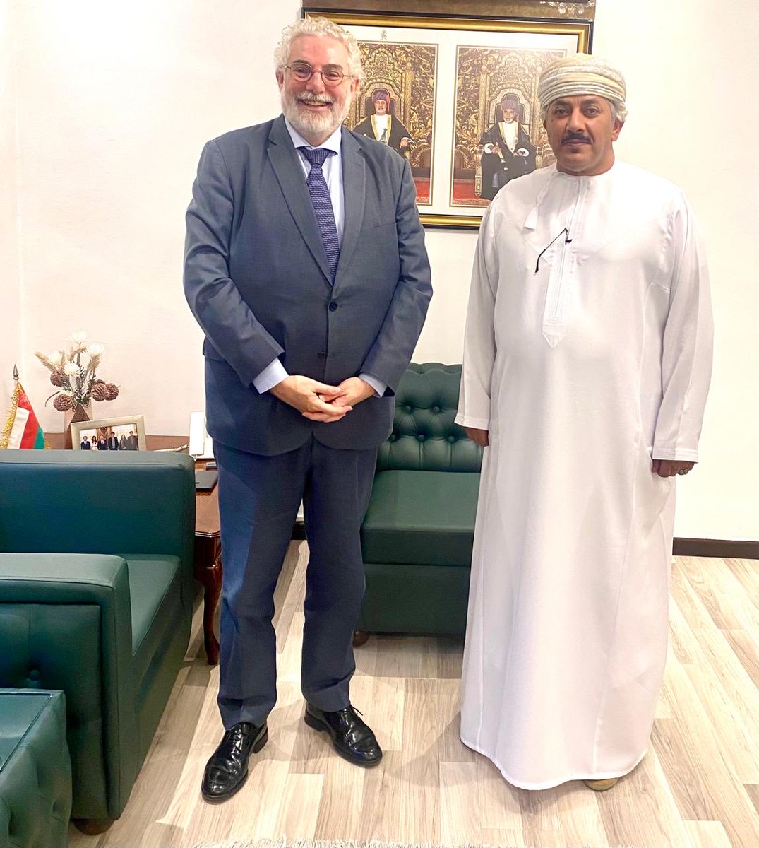 OmanEmbassyJOR's tweet photo. إستقبل سعادة السفير الشيخ فهد بن عبدالرحمن العجيلي _رئيس البعثة_ بمقر السفارة، سعادة خوسيه لويس بارود كويرودو سفير مملكة إسبانيا لدى المملكة الأردنية الهاشمية، جرى خلال اللقاء إستعراض العلاقات الثنائية بين البلدين الصديقين وسبل تعزيزها، متمنيا له التوفيق والنجاح في عمله الجديد. https://t.co/AYMRt4NbqA