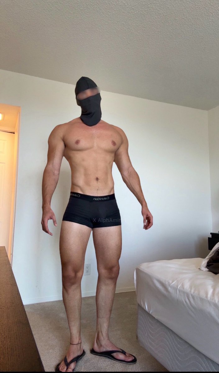 AlphAmir21's tweet photo. In case you forgot 
Alpha Amir is 6’4 | Giant ! 🔥 https://t.co/yGN0EKBuHT