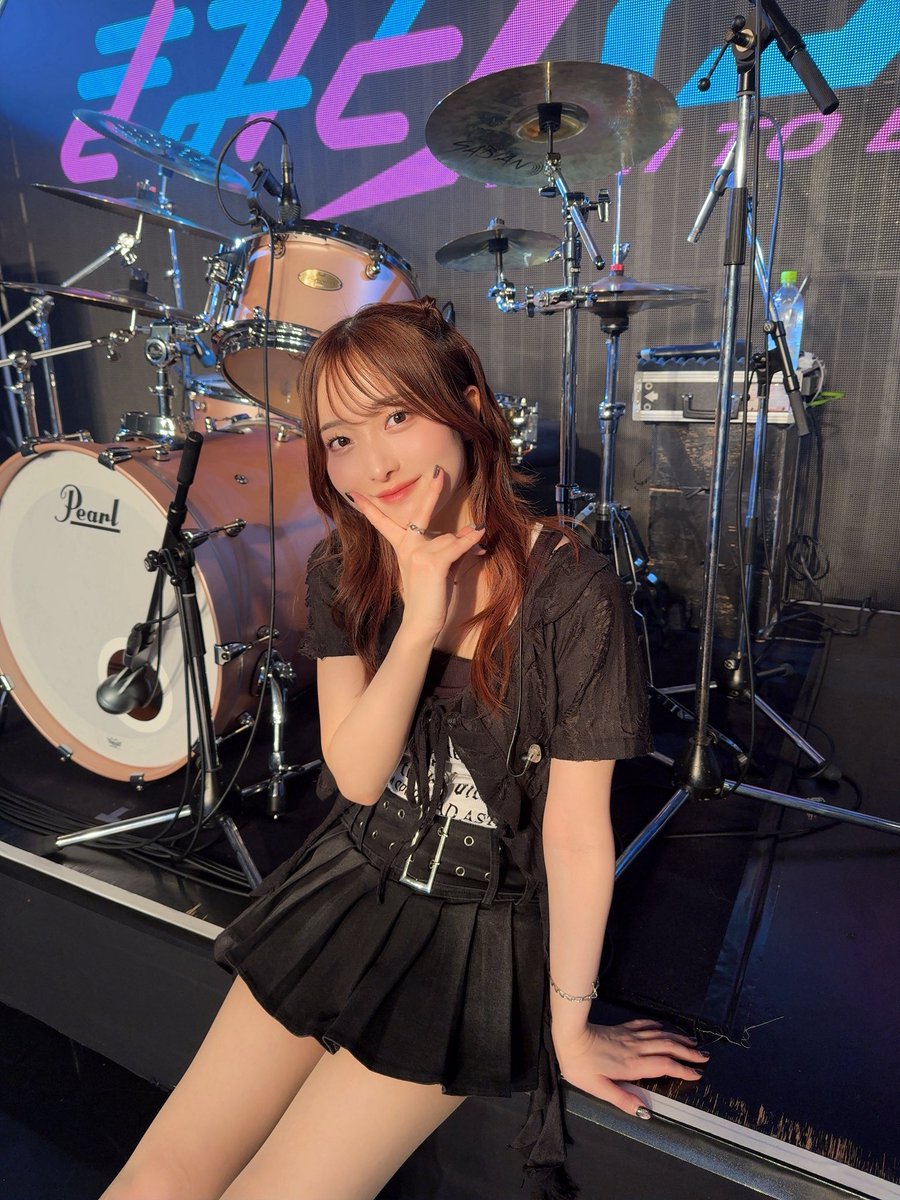 ___Rioky001114's tweet photo. 新体制ツアー東京🗼赤羽ReNY
ありがとうございました！！

ステージに立った瞬間、会場いっぱいのお客さんを見て嬉しくてちょっと泣きそうでした🥲（耐えたけど！笑）
この瞬間のために頑張ってるんだって改めて感じた！ライブって楽しいね❤️‍🔥

そして新曲「OFFBEAT」初披露！
疾走感あって歌詞も超良くて…また大好きな曲が増えました😌🎸
早く沢山の人に届けたいです���✊🏻

次は7/19(日)愛媛FINAL！
and moreもありますが🫢ひとまず一緒に駆け抜けようね〜！！🏃‍♂️