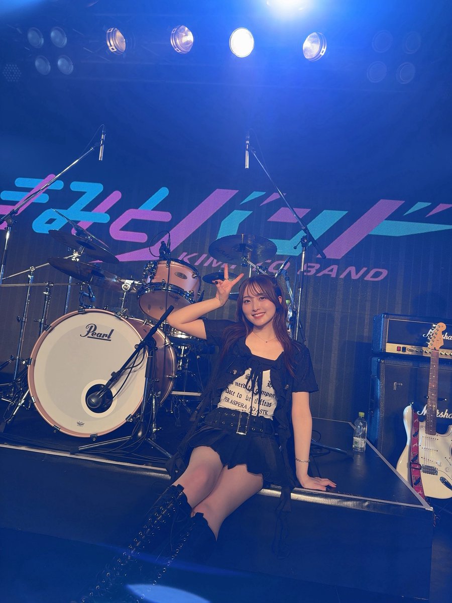 ___Rioky001114's tweet photo. 新体制ツアー東京🗼赤羽ReNY
ありがとうございました！！

ステージに立った瞬間、会場いっぱいのお客さんを見て嬉しくてちょっと泣きそうでした🥲（耐えたけど！笑）
この瞬間のために頑張ってるんだって改めて感じた！ライブって楽しいね❤️‍🔥

そして新曲「OFFBEAT」初披露！
疾走感あって歌詞も超良くて…また大好きな曲が増えました😌🎸
早く沢山の人に届けたいです���✊🏻

次は7/19(日)愛媛FINAL！
and moreもありますが🫢ひとまず一緒に駆け抜けようね〜！！🏃‍♂️