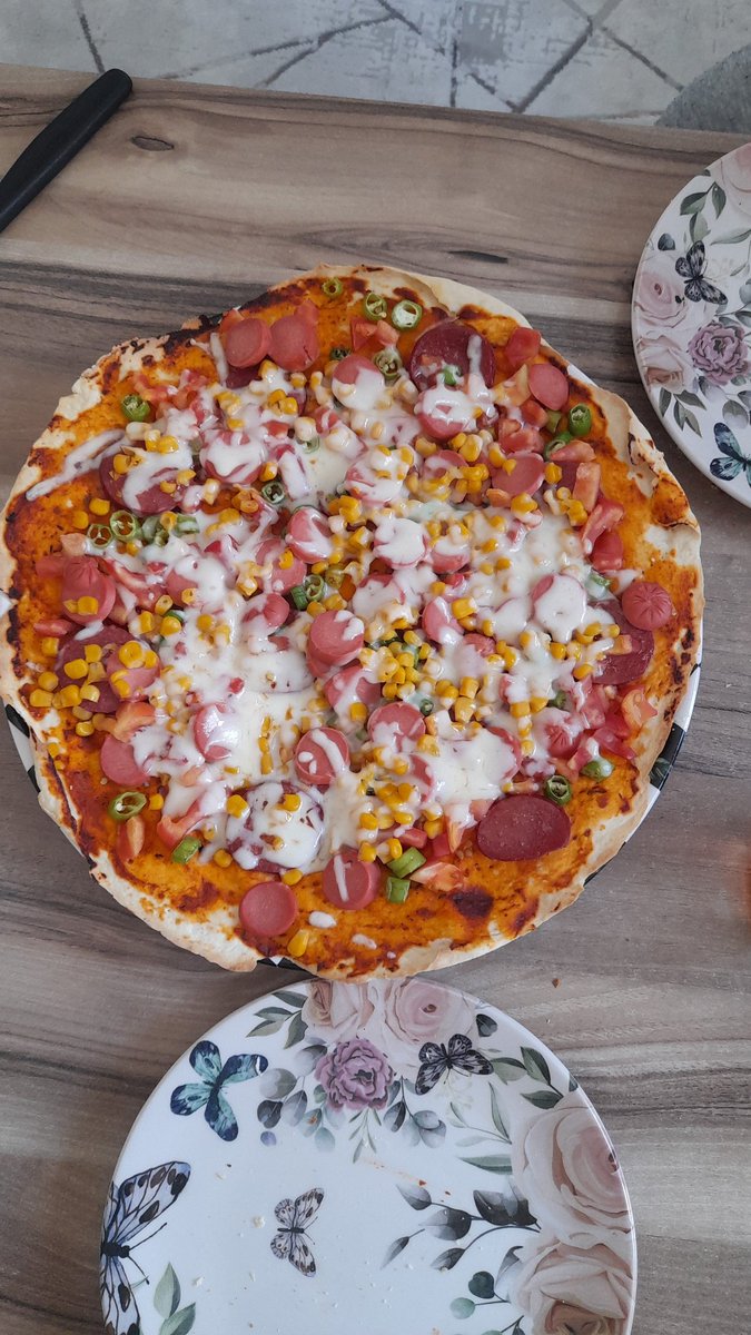 Umran24's tweet photo. Eşimden pizza bana, hamuru benim pizzadan daha güzel olmuş 
Ellerine sağlık aşkım 😘❤️ https://t.co/m6gVxWQFE8