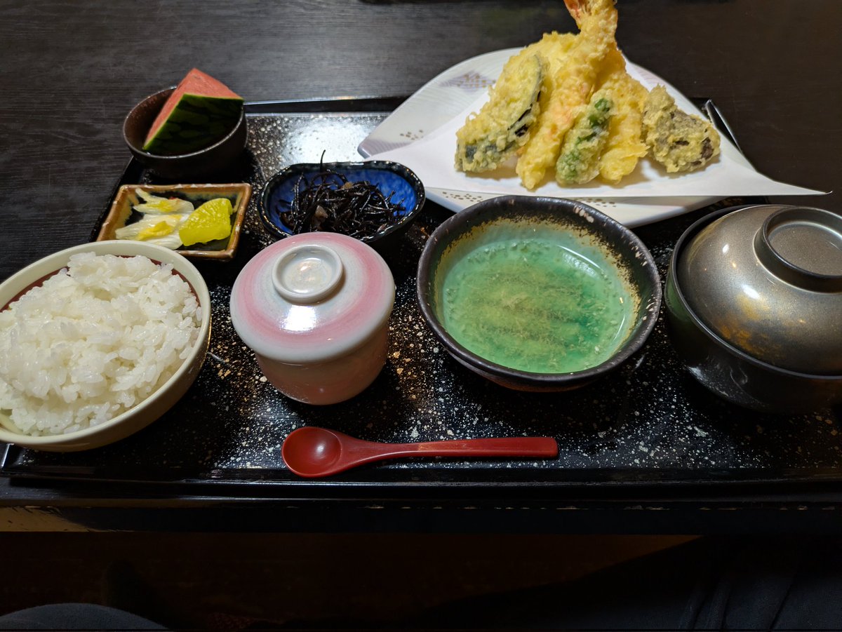 msnr1969's tweet photo. 久しぶりにいさ路さんで天ぷら定食を頂く🍤
美味しかったです😋
ご馳走様でした🙏 https://t.co/t16FHOY7We