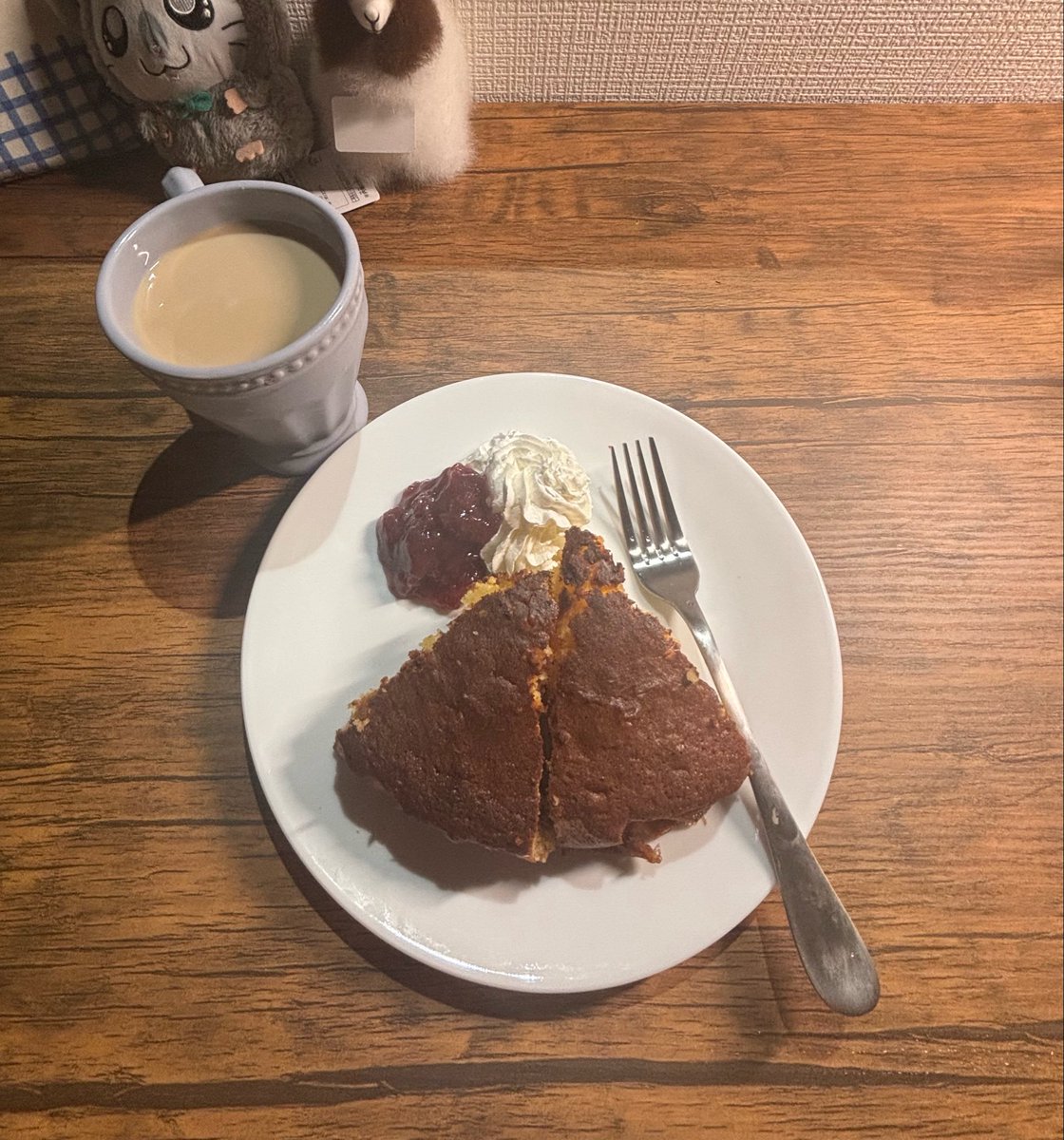 1111_0702's tweet photo. オーブンで焼ける匂いを嗅ぐためだけに、パウンドケーキ作っている。🥧 https://t.co/WODH0Vf8ny