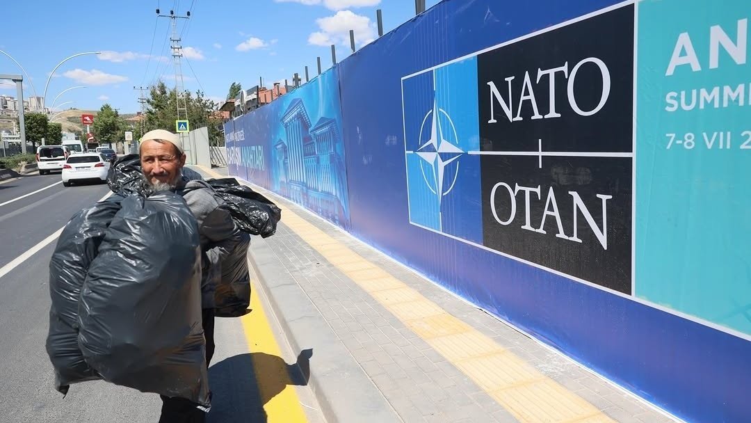 faraway_X_'s tweet photo. @alibabacan Nato Toto Loto akp https://t.co/2SMpivACyp