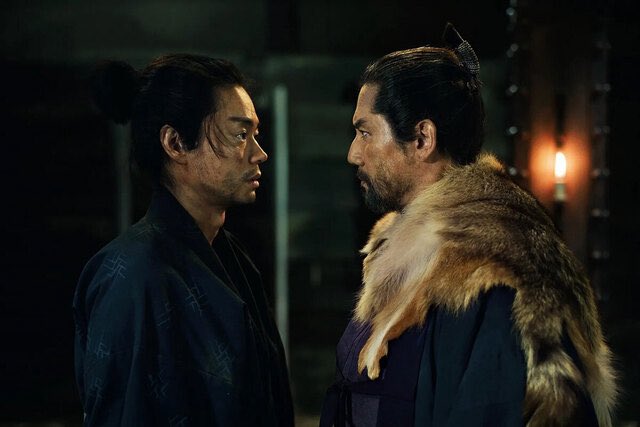 rorosoze's tweet photo. 『黒牢城』うわははは！もうしっかり黒沢清作品だった！それはもう笑っちゃうほどに。だからミステリとしての面白さを擲って、それでもちゃんと映画として魅せてくれる手腕、流石としか。紗のような布きれの動き、ひたひたと迫り来る足、不穏と幽鬼的に塗れたホラー調の撮り方、わたしは満足したよ！ https://t.co/5CYxcQznHC