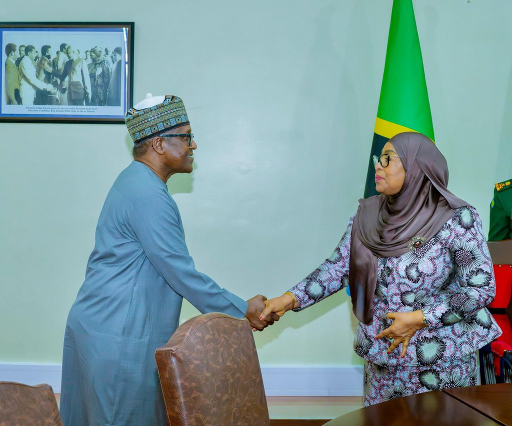 ikulumawasliano's tweet photo. Rais wa Jamhuri ya Muungano wa Tanzania Mhe. Dkt. Samia Suluhu Hassan akutana na kufanya mazungumzo na Mfanyabiashara kutoka nchini Nigeria ambaye pia ni Mwanzilishi na Mmiliki wa Dangote Group, Alhaji Aliko Dangote pamoja na Ujumbe wake, Ikulu Jijini Dar es Salaam, tarehe 28 Juni, 2026.