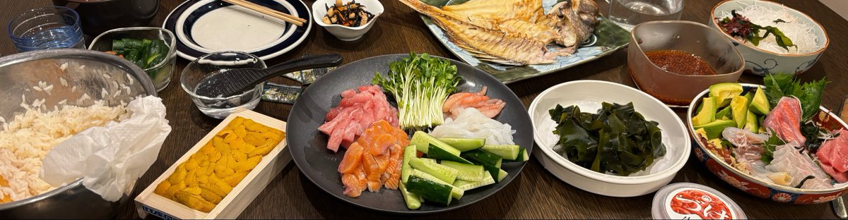 morikuri's tweet photo. 佐賀の美味しいお海苔いただいたので、大人の手巻き寿司ディナー🍣満腹まんぷく https://t.co/RPb7BbJxoo