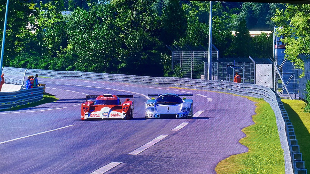 shalkan18's tweet photo. Sauber-Mercedes C9 disputando com o Toyota GT-One https://t.co/YB8NJcnplY