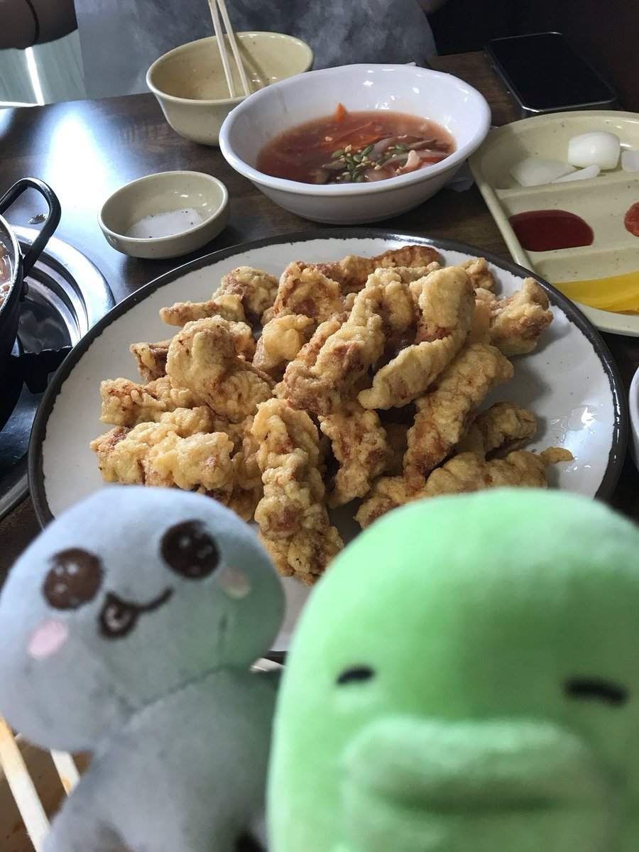 _ohmy_____'s tweet photo. 멜론롤 미쳤고  동은성 존맛… 🧎🏻‍♀️‍➡️🧎🏻‍♀️‍➡️ https://t.co/Iokmy9bQTQ