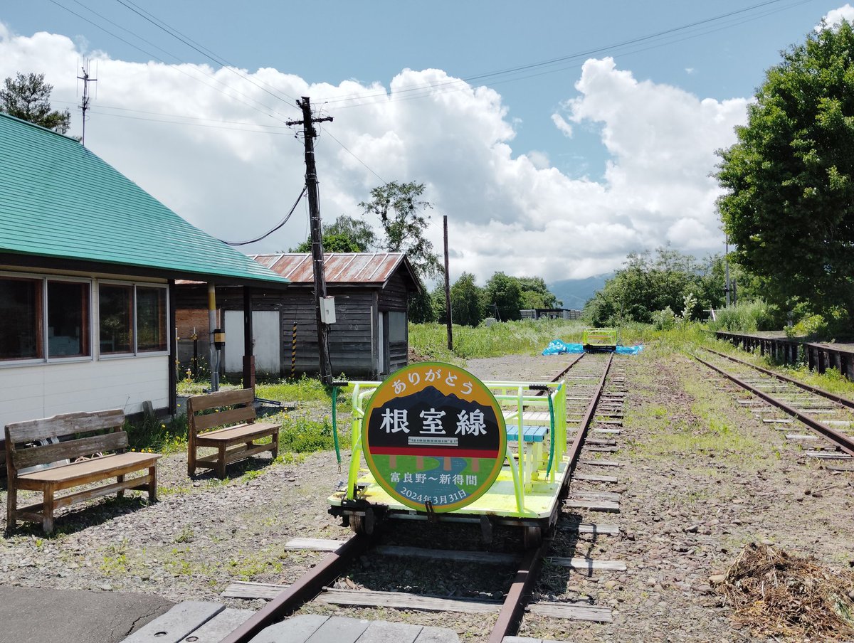 nunobestation's tweet photo. 布部駅にやって来たトロッコに、ラストランの時のヘッドマークを付けてみました。
なかなか似合うぜ！ https://t.co/DvJqRNaUbb
