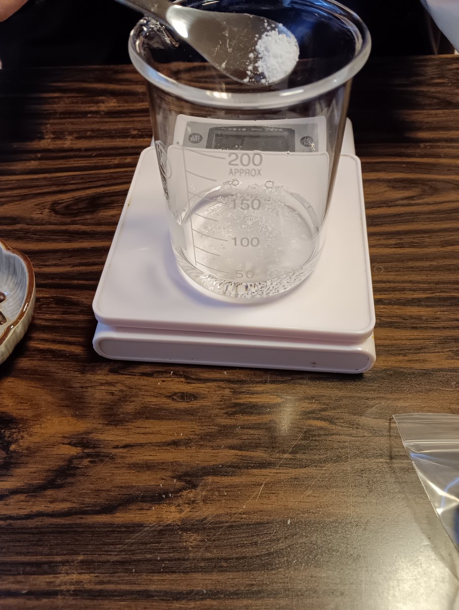 4yen_IC's tweet photo. 丁子のボディクリームを作成しました。目的は虫除け。敏感肌の友人が人体実験に協力してくれています。どうもありがとう。 https://t.co/JXCLi5cppt