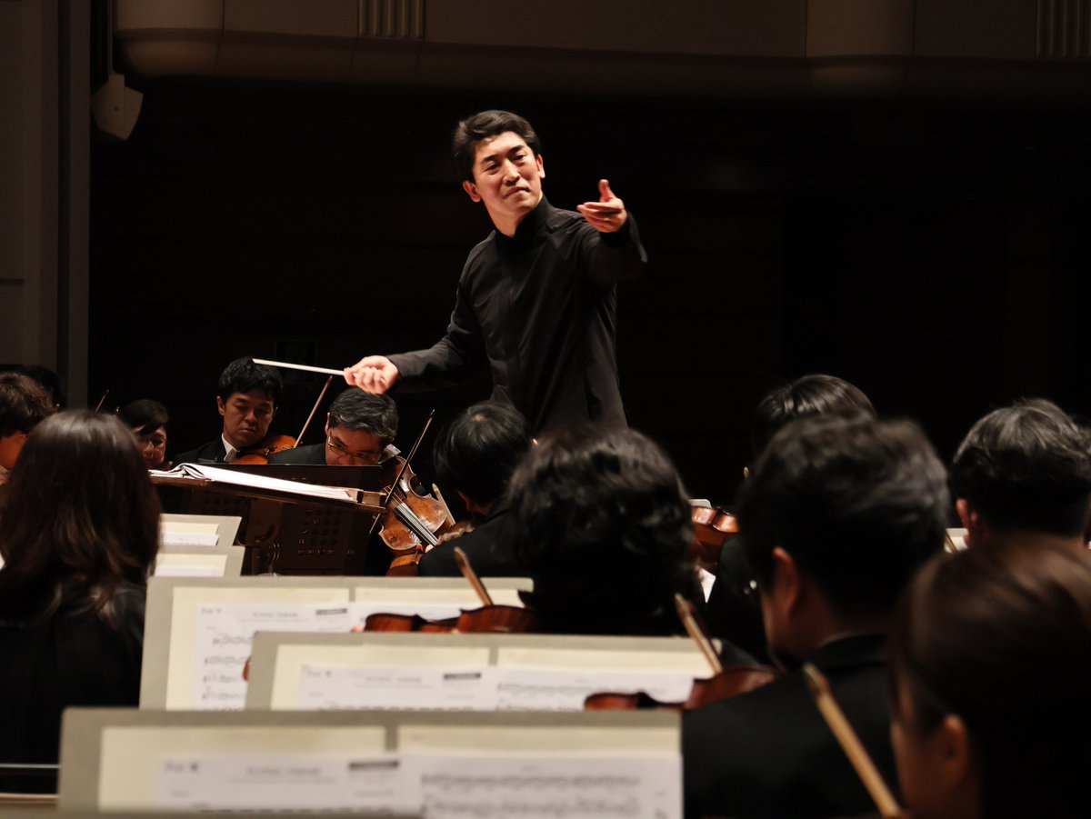 NHKSO_Tokyo's tweet photo. N響オーチャード定期 2025/2026 SERIES 第137回
2026年6月28日(日)
Bunkamuraオーチャードホール

指揮：原田慶太楼

― オール ジョン・ウィリアムズ プログラム ―
オリンピック・スピリット
映画『スーパーマン』― マーチ
映画『E.T.』― フライング・テーマ
映画『ジュラシック・パーク』― テーマ
映画『シンドラーのリスト』― テーマ(ヴァイオリン独奏：長原幸太)
映画『レイダース／失われたアーク《聖櫃》』― レイダース・マーチ
オリンピック・ファンファーレとテーマ
映画『ハリー・ポッター』― ヘドウィグのテーマ
映画『スター・ウォーズ』― メイン・タイトル、レイア姫のテーマ、ルークとレイア、帝国のマーチ、ヨーダのテーマ、酒場のバンド、王座の間とエンド・タイトル

＜魅惑の映画音楽＞をテーマにお贈りした今シーズンのN響オーチャード定期公演。最後を飾るのは、ジョン・ウィリアムズの映画音楽特集。数々の名作映画の印象的な旋律が次々と披露される中、原田慶太楼の情熱的な指揮と軽快なMCとともに、華やかで厚みのある響きとダイナミックな表現に満ちた豪華なオーケストラサウンドをお届けしました🎶

オーチャードホールでのN響オーチャード定期は本日でいったん終了。次の2026/2027シリーズは横浜みなとみらいホールで開催されます。ご来場ありがとうございました✨