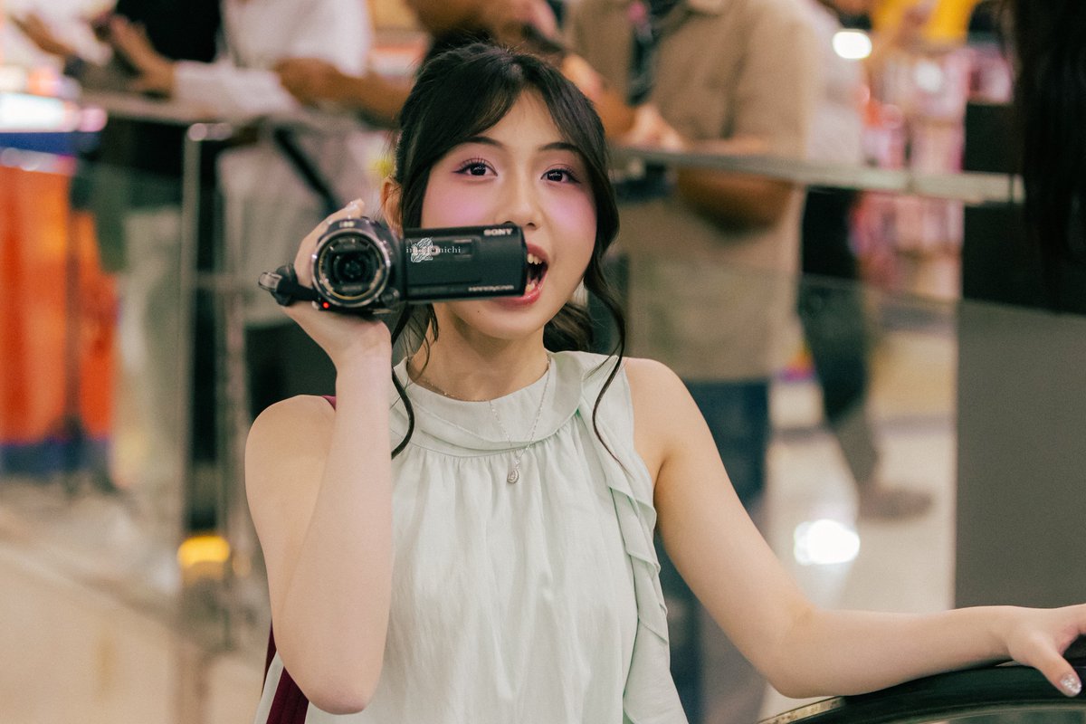 InfoDemichi's tweet photo. Thank you for today Michelle! 💚

Surabaya is a wrap, with you as a ((( Michienematique ))) 📹

📸: @Michie_JKT48 https://t.co/hKftEJe59B