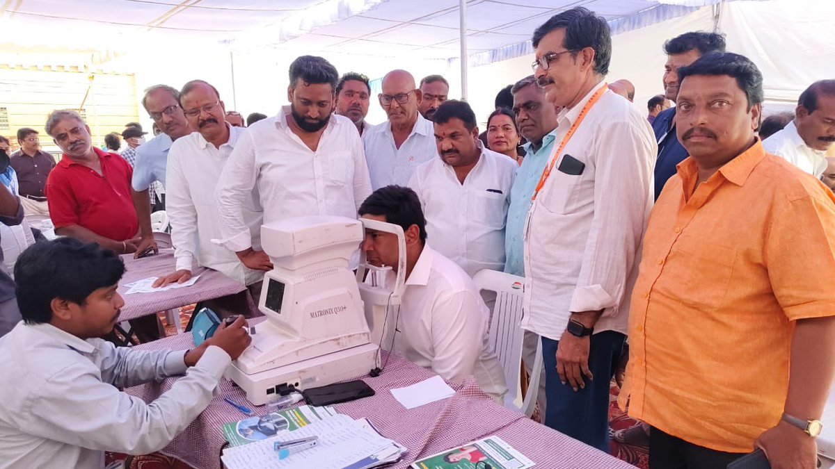 MarriRajasekar's tweet photo. భద్రత – ప్రజా ఆరోగ్యానికి మరో ముందడుగు!
ఈస్ట్ ఆనంద్బాగ్ డివిజన్లోని శ్రీ రామచంద్ర ఎన్క్లేవ్లో ఏర్పాటు చేసిన ఉచిత మెడికల్ క్యాంపు మరియు సీసీ కెమెరాలను ప్రారంభించడం ఆనందంగా ఉంది.
సురక్షిత కాలనీల నిర్మాణానికి #CCCamera లు, ఆరోగ్యవంతమైన సమాజానికి ఉచిత వైద్య శిబిరాలు ఎంతో అవసరం. ఇటువంటి సేవా కార్యక్రమాలను నిర్వహిస్తున్న నిర్వాహకులకు అభినందనలు.