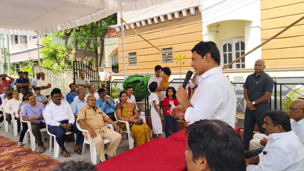 MarriRajasekar's tweet photo. భద్రత – ప్రజా ఆరోగ్యానికి మరో ముందడుగు!
ఈస్ట్ ఆనంద్బాగ్ డివిజన్లోని శ్రీ రామచంద్ర ఎన్క్లేవ్లో ఏర్పాటు చేసిన ఉచిత మెడికల్ క్యాంపు మరియు సీసీ కెమెరాలను ప్రారంభించడం ఆనందంగా ఉంది.
సురక్షిత కాలనీల నిర్మాణానికి #CCCamera లు, ఆరోగ్యవంతమైన సమాజానికి ఉచిత వైద్య శిబిరాలు ఎంతో అవసరం. ఇటువంటి సేవా కార్యక్రమాలను నిర్వహిస్తున్న నిర్వాహకులకు అభినందనలు.