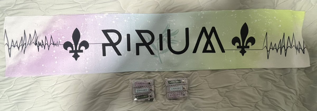 tryedgeXskeith's tweet photo. 池尻大橋のライブハウスで現地応援組としてRiRiUMの応援して来た💜🩵💚
新中野のライブハウスでもRiRiUMメンバーのりんぽぽ先生とうまちゃんの2人がサポートボーカルでステージに立つと言う事で池尻からはしごして現地応援してきたよw写真は本日の戦利品w
(所持2枚目となるタオルとM!ya｡氏の新作×2🤣) https://t.co/gqRI76If5y