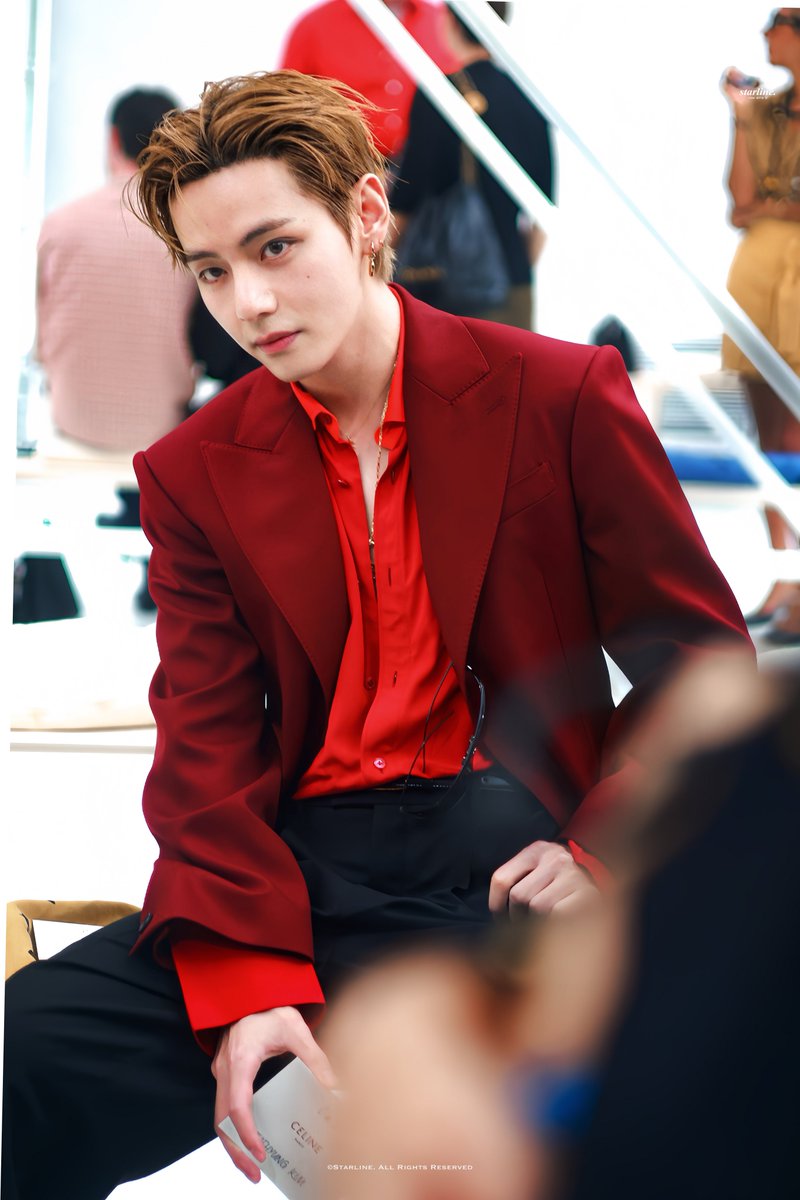 starlinethv's tweet photo. 260628 CELINE✨🤴🏻

#뷔 #태형 #TAEHYUNG 
#VxCelineSS27
#TaehyungxCeline https://t.co/300khFUWES