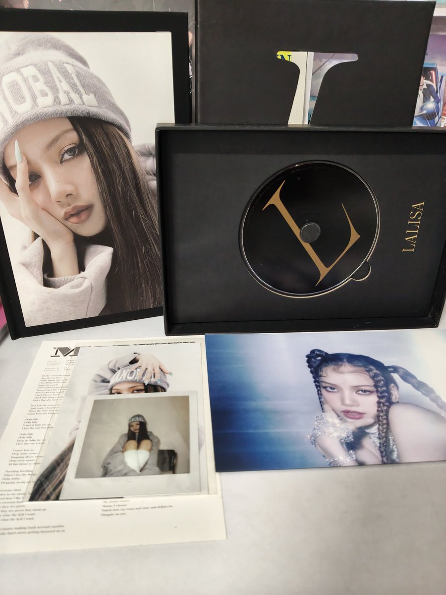 m_arkkin's tweet photo. WTS | ขาย ส่งต่อ

อัลบั้มแรก LALISA แกะแล้ว ของครบยกเว้นการ์ดอัลบั้ม

⚡ ราคา 200 บาทรวมส่ง

สินค้าสะสมเป็นมือสองนะคะ มีของแถมอื่นๆเพิ่มเติมจากทางบ้านไทยไปด้วยน้าา ~

#ตลาดนัดlisa #ตลาดนัดblackpink #ตลาดนัดลิซ่า https://t.co/1wUv936LHF