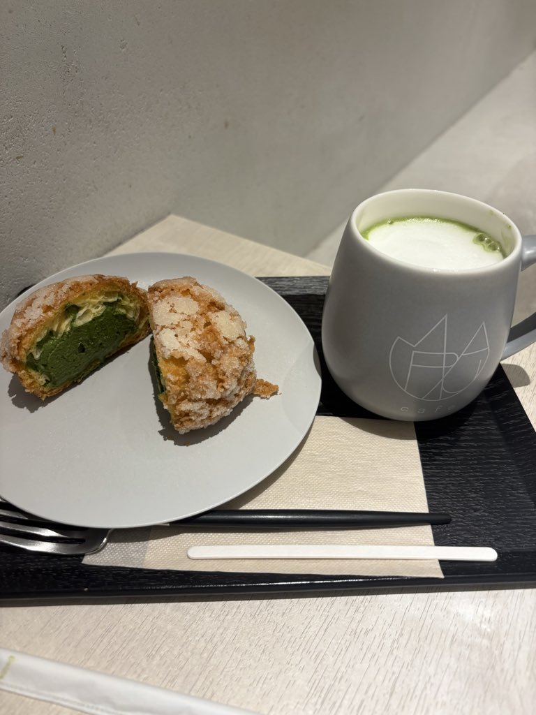 kenbow_fg's tweet photo. 今日の名古屋✨
那古野でいつもの店に行く途中、
POPに惹かれて、予定変更して
新規のお店へ。

cafe MARUさんの抹茶シュークリーム、
中は甘さ控えめの抹茶クリームで、
外は甘味しっかりのシュー生地。
一緒に食べるとすごく美味しい✨ https://t.co/3y4pgFKep4
