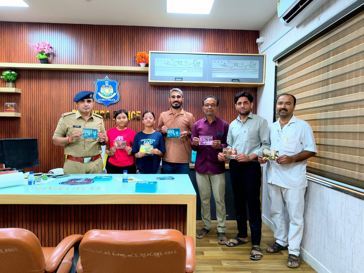 EdufunIndia's tweet photo. 💙 26 June | International Day Against Drug Abuse

Edufun Foundation Trust, with volunteers and Dhanera Police, distributed free Drug-Free World booklets to spread awareness. Together, let's choose education over addiction.

Say No to Drugs. Say Yes to Life. 💙🌍

#DrugFreeWorld https://t.co/ODAakx9Pqw