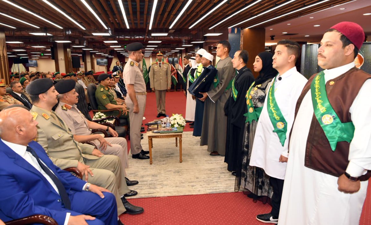 EgyArmySpox's tweet photo. #المتحدث_العسكري : الفريق / أشرف سالم زاهر القائد العام للقوات المسلحة وزير الدفاع والإنتاج الحربي يشهد حفل تخرج دورات جديدة من دارسي الأكاديمية العسكرية للدراسات العليا والاستراتيجية ... https://t.co/4ZQTp4c2Hy