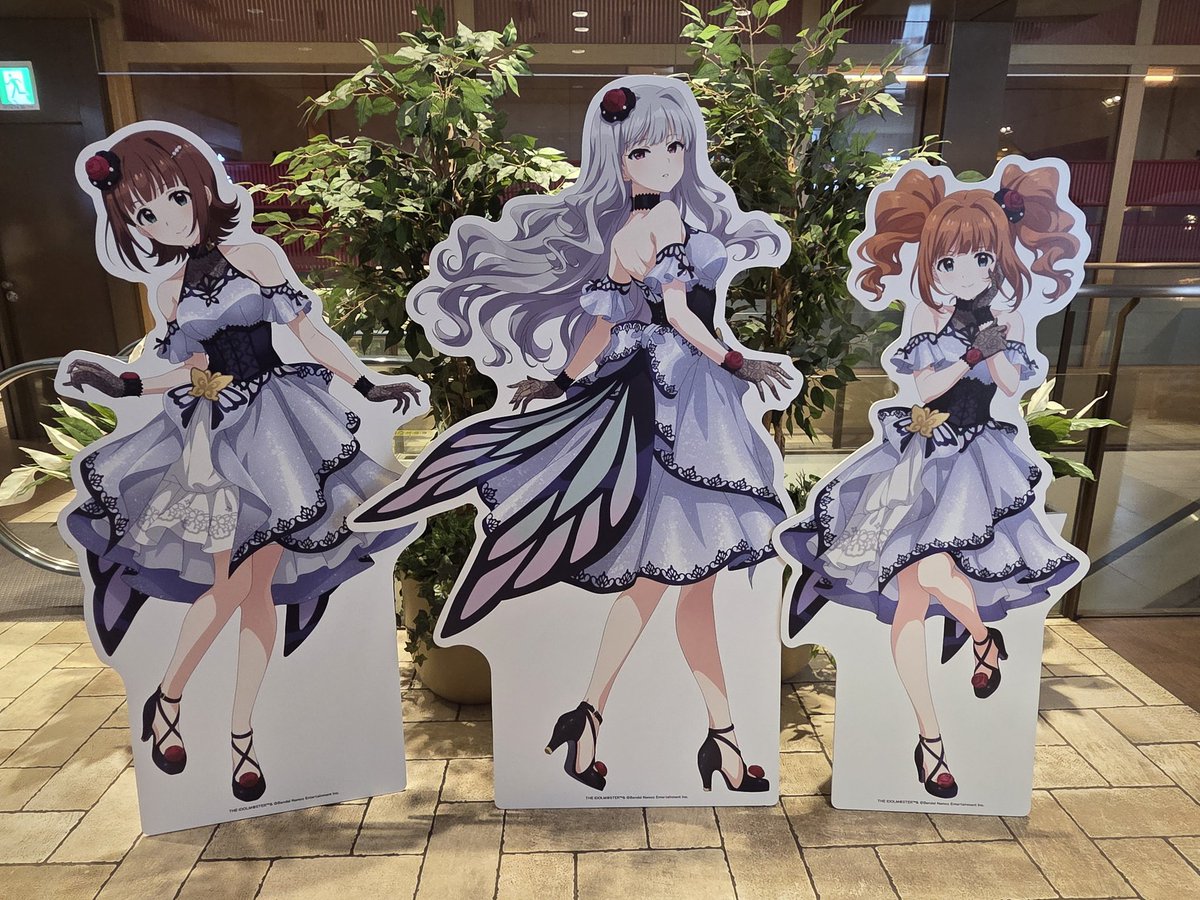 sorewako's tweet photo. 今回背中を見せてるアイドルが
綺麗に羽根部分が全体と調和しててお気に入り
中でも貴音のデザインが好きですねぇ...(＊≧▽≦）ｂ

#ミリオン秋葉原っぱフェスティバル
#ミリオンコラボ現場視察 https://t.co/RWU3YZr015