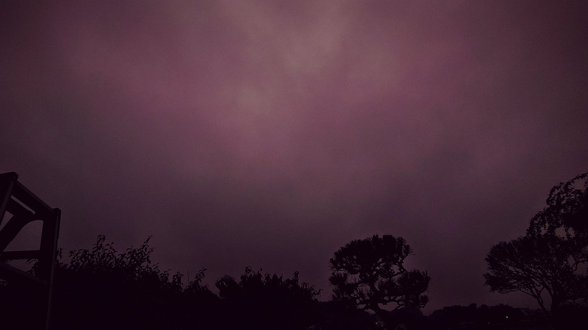 kuro0021's tweet photo. #イマソラ 
#ユウソラ 
#曇り空
#紫空 
#eveningsky 
#cloudsky
#purplesky https://t.co/mRyb3dEAWx