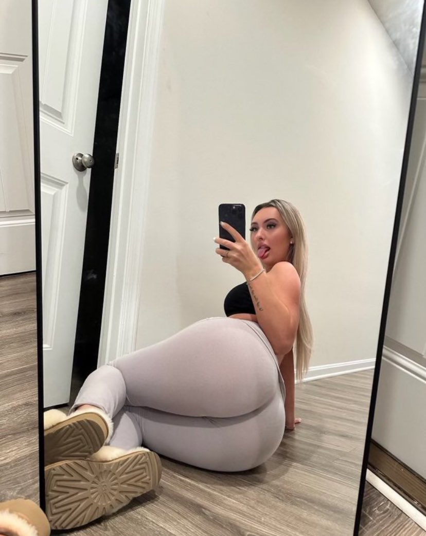ValeRead78's tweet photo. This angle 🥵🍑 https://t.co/hycO9P83za