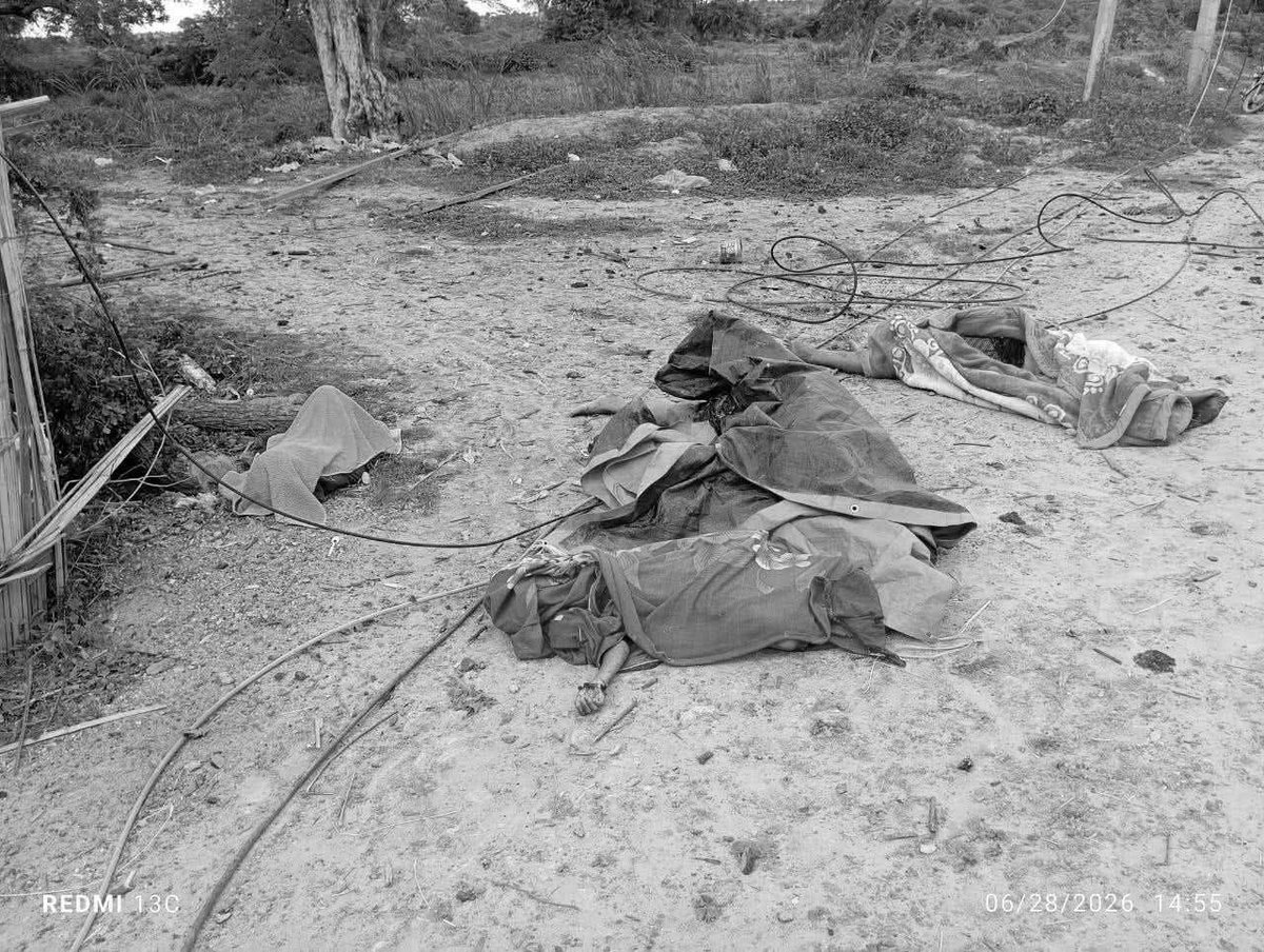 zawmoethant71's tweet photo. Graphics content
The number of deaths could rise as military council sowed bombs on #Talai village in #Sagaing Town, at around 14:00 PM today, killing 8 people incl 5,6,8 & 14ers children injuring at least 20 others,Twsp Informational Network said.
https://t.co/QE5qZSdZE1 https://t.co/9RsnWA1oUM