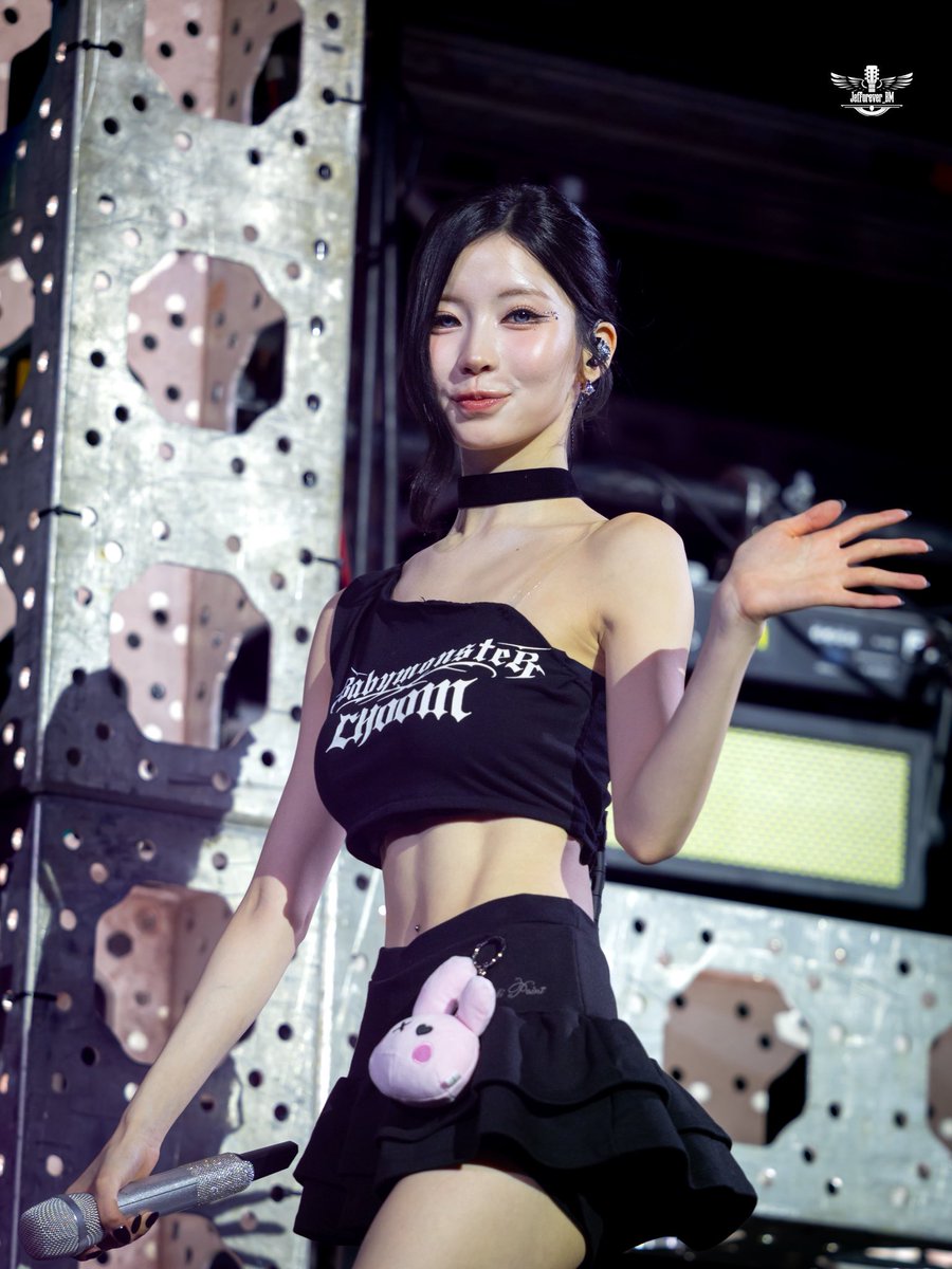 asacoure's tweet photo. THE ABS AND BELLY PIERCING????

#아사 #ASA #ENAMIASA #アサ https://t.co/kZet7ZNY62