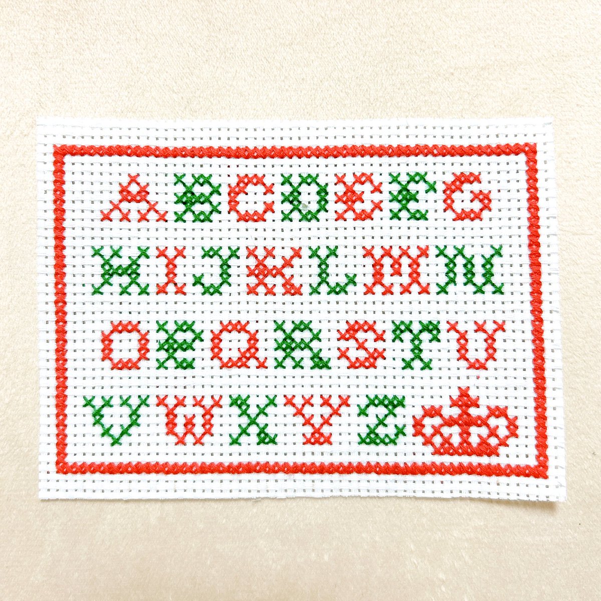 aurachan_xxx's tweet photo. 趣味の手習い🪡🧵
この間あげたキットのおまけで付いてた練習用の図案をクロスステッチしてみました♪
今日はここまでって決めてやらないと最近はずっと刺繍してしまってるw😂
イラストも描きたいしゲームでもやりたい事いっぱいで楽しい☺️🫧

#エオルゼア手芸部 https://t.co/WyRspeeGiU