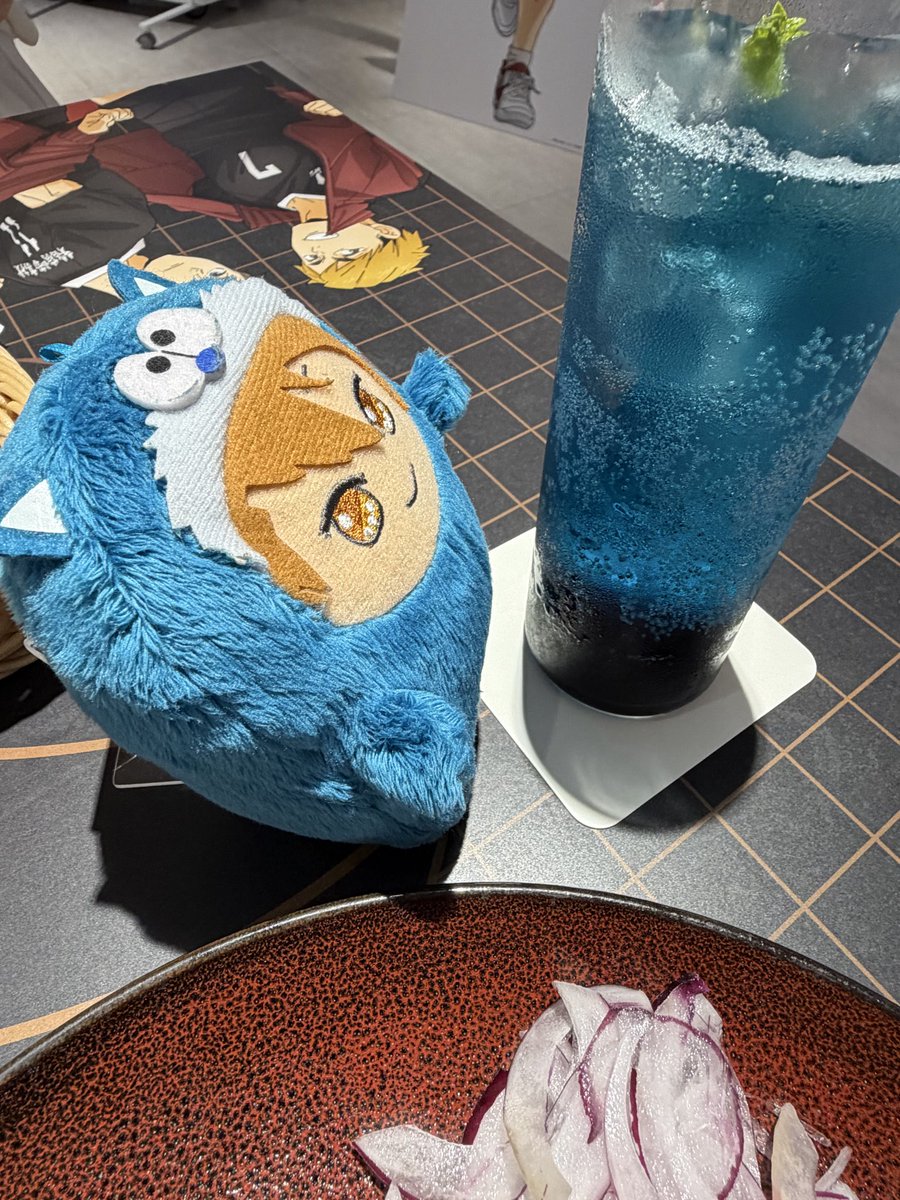 mackey_0810's tweet photo. 「きれいねー、おれみたいないろだね」

そうね、ほんとは及川さんのドリンクだけどね🤣 https://t.co/8JbfL1igH4
