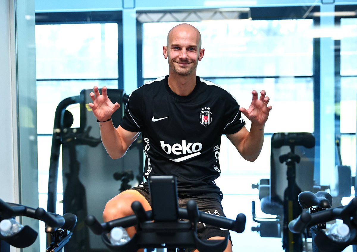 nuriduz1903's tweet photo. Geçen sezon mutsuz olan Cerny’in bu sezon yüzünde güller açıyor:))))

Bakalım nasıl bir performans gösterecek. https://t.co/afbwYkzJQ5