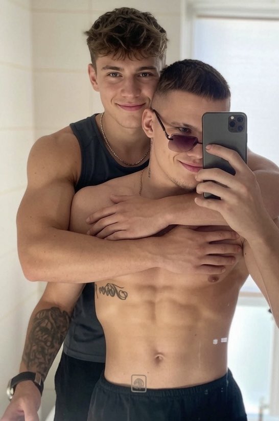 AlexeiVest's tweet photo. Guys from Russia https://t.co/6ncqsqlHrF