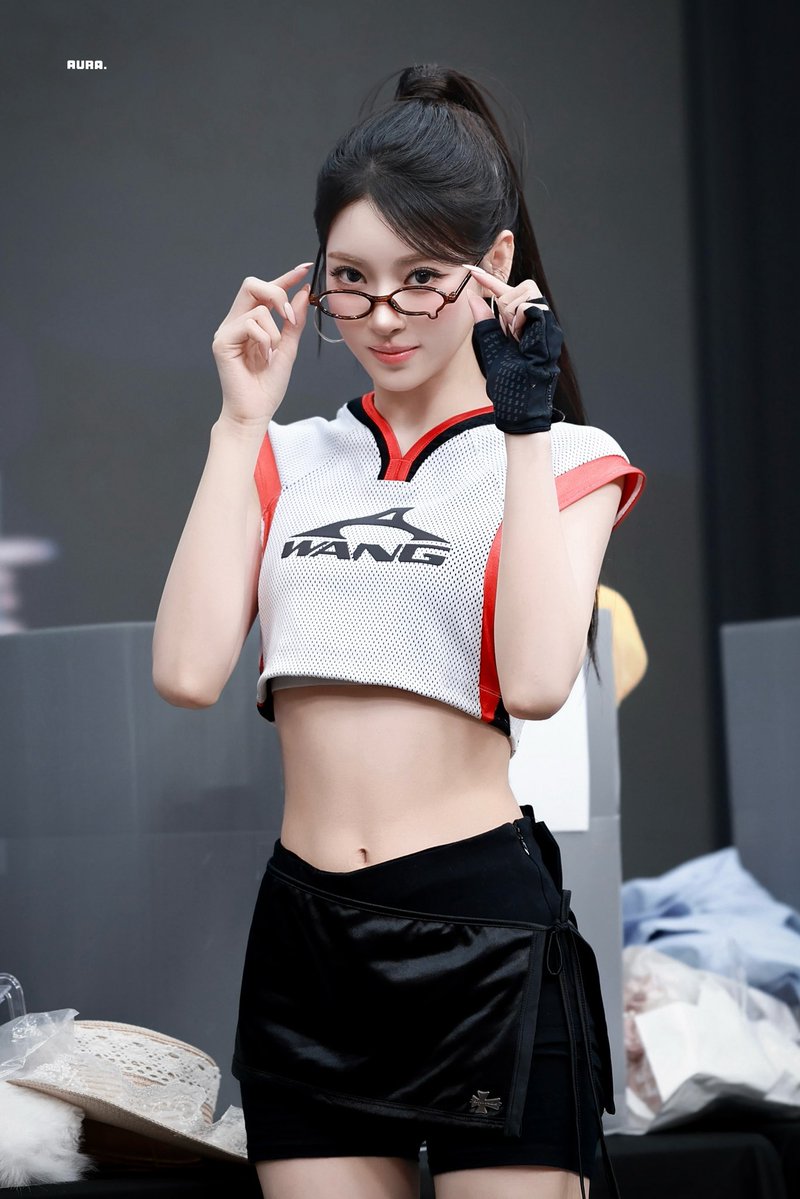 Aura_1117's tweet photo. 𝟮𝟲𝟬𝟲𝟮𝟴

#MEOVV #미야오 #ANNA #안나 https://t.co/JvxYAw1nP2