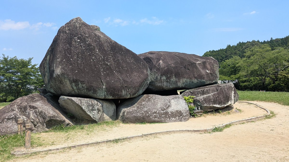 keika_jc's tweet photo. 【天山】（tenzan, greatry thing  380×146㎜）It's written by Keisen．I strolled around Asuka Nara．It's very beautiful village．I sow a Linden blossom for the first time．#keisen #ainokai #calligraphy #Asuka #nara #ishibutai #okadera https://t.co/ylmeP9LiGi