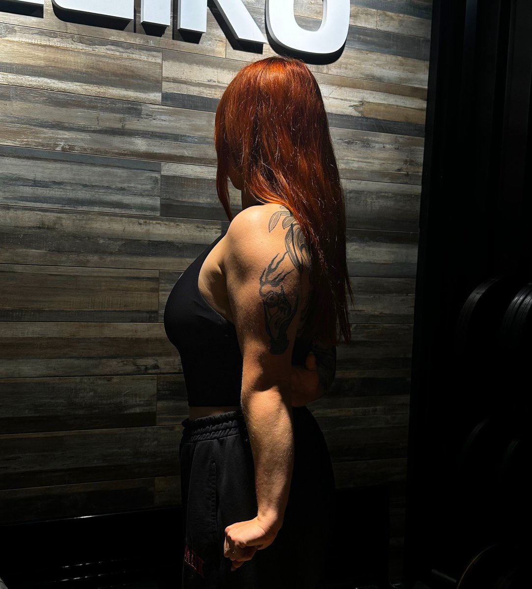 reine_svzy's tweet photo. Les sous hommes de cette plateforme, ça vous fait quoi de voir une femme tellement plus puissante que vous ? 

Moneyslave paypig sub findom soumis feet feetworshi̇p feetfetish trashsub pieds rtslave https://t.co/MCajeXHGW4