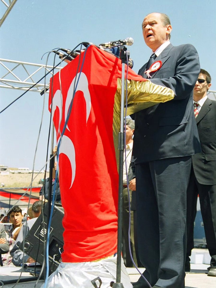 Ulkucu_Irade_'s tweet photo. "Herkes ayağını denk alacak! Haddini bilecek, yerini iyi belleyecek… Söylediği her sözün hesabını verecek. Çantacılar, bedel ödeyince ağlamayacaksınız!" https://t.co/ZIbBBeuqGM