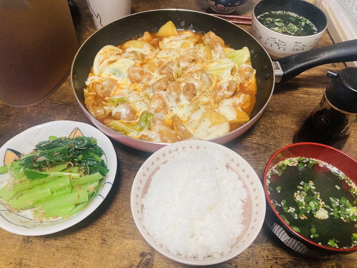 lemon_sg_'s tweet photo. 今日は出掛けてたのでご飯が遅め。
ヤンニョムじゃがチーズに小松菜のおひたし。 https://t.co/NqonbskTqB