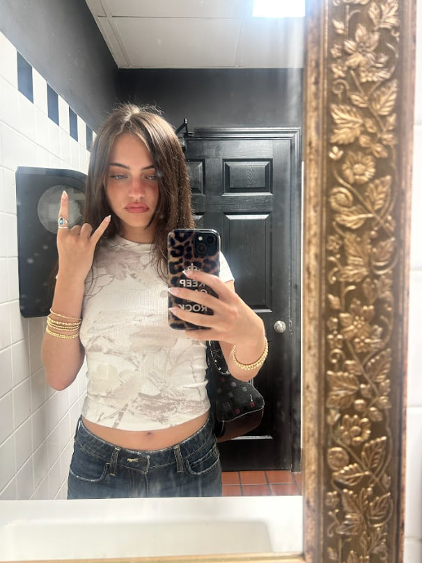 fckkaylaaa's tweet photo. what a way to start my insta https://t.co/Hxo4i2ZKzB
