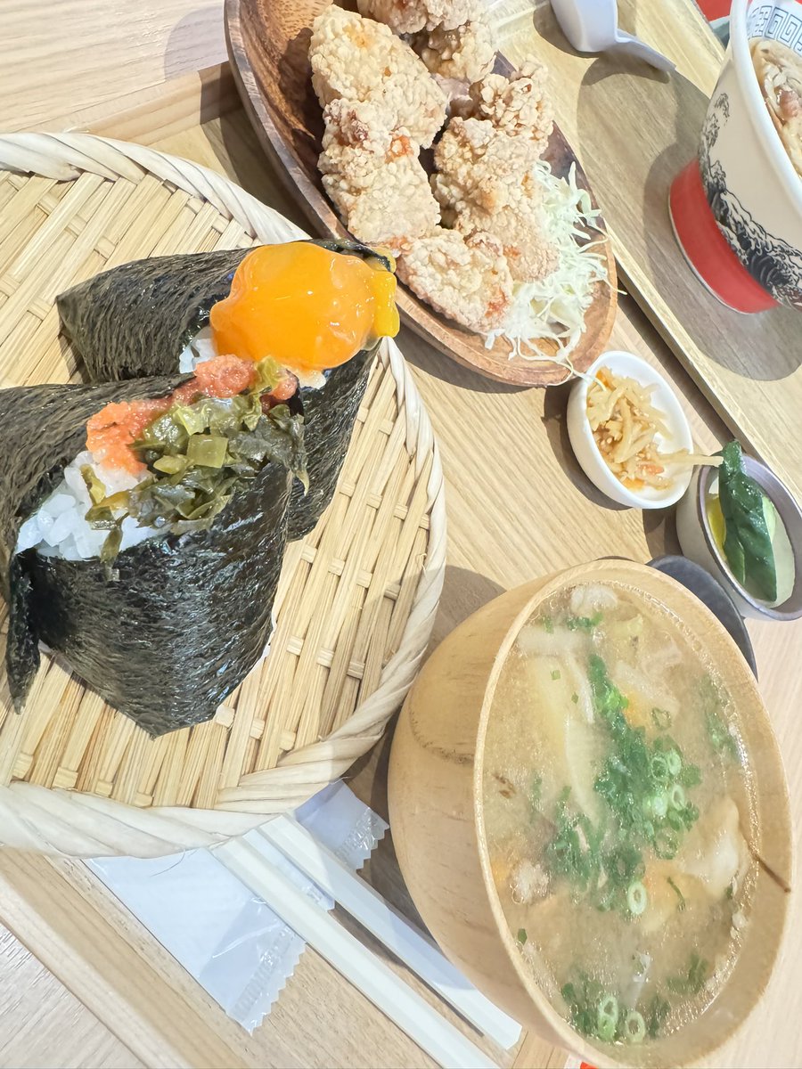ym_turtle's tweet photo. ちびら連れてご飯行けばってことで
ご飯して夜の海であそび散らかしてきた🫶🏻

娘が波打ち際で儚い女の走り方とか
言ってて見てたら完全に奇行種で爆笑したw https://t.co/ZxITSk8Y8G
