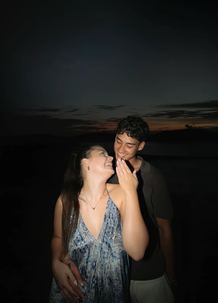 insidefolkative's tweet photo. Momen throwback ketika Rafael Struick melamar sang kekasih, Noa van der Hoeven. https://t.co/ylc3knWNRC
