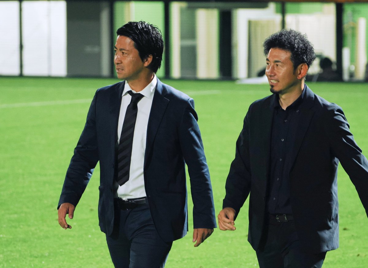 shunta_yfm05's tweet photo. アミノバイタルカップ2026 閉会式
兵藤慎剛 監督 (早稲田大学)
中町公祐 監督 (慶應義塾大学) https://t.co/nFJv1cr2h8