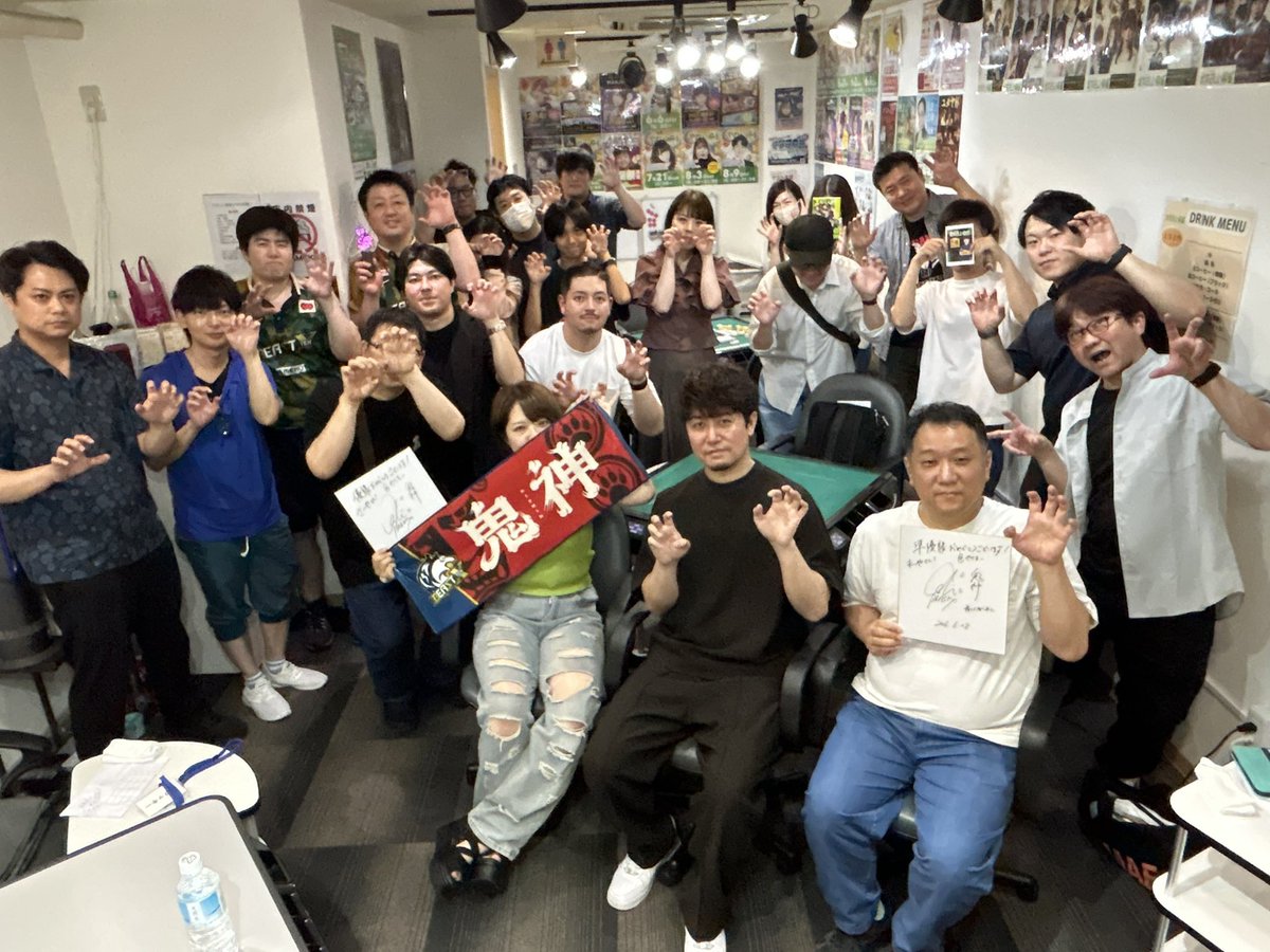 bee_maya123's tweet photo. とりあえず準優勝できました🥈
下石戟p、めちゃくちゃいい人で楽しく同卓できました😇
#やさしい麻雀 https://t.co/icCDIGCeJw