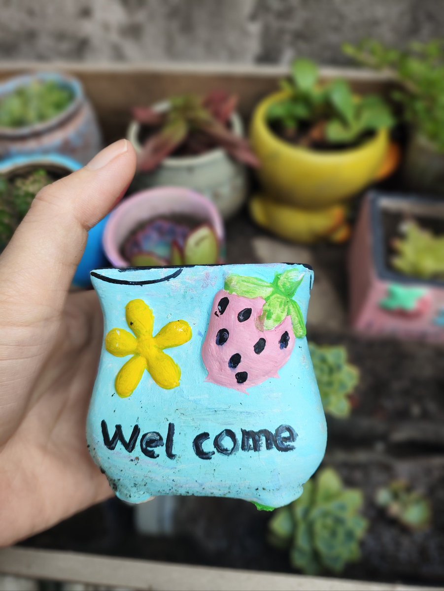 taetae51888's tweet photo. Just finished up this cute upcycled jar planter! Added hand-painted polka dots and a tiny succulent  Perfect little DIY to spruce up my desk this weekend ， https://t.co/MwRzKSLlF8