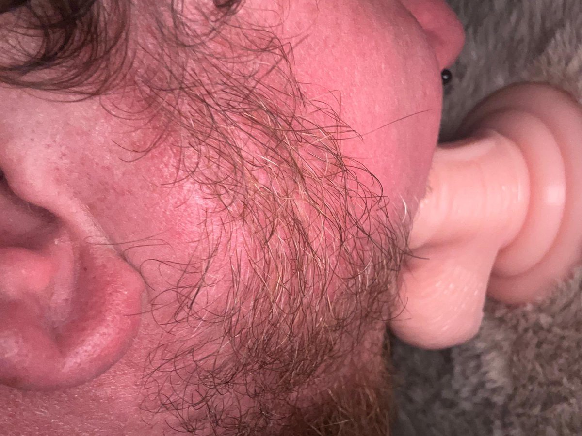 Krisdomme's tweet photo. kleiner zahlschwanz klemmt sich seine eier und seinen mini ab, damit er etwas aufmerksamkeit bekommt😂😂

seine freundin hat nur sex mit ihm, wenn er eine penisverlängerung benutzt, so wenig will sie seinen schwanz😈😈😂 https://t.co/jbSb3w1GLZ