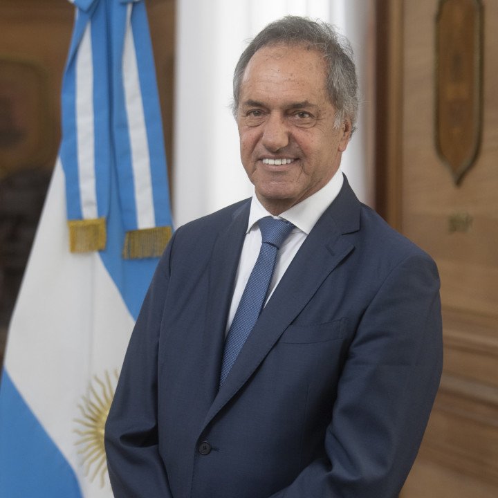 Nicoo__sc's tweet photo. @EgarelPeronista Che. Y el plan económico del que si fue reelecto? Scioli fue vice y 2 veces gobernador en la década ganada. Lo respetamos también? https://t.co/e1r1vjnASY